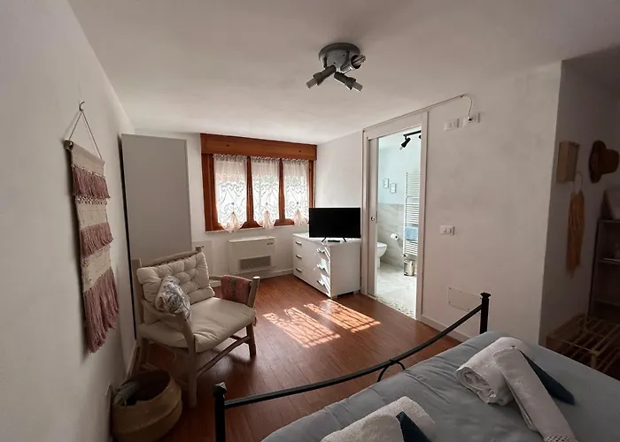 לינה וארוחת בוקר La Boheme 3*