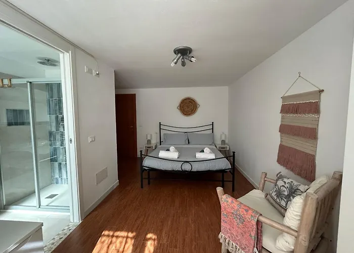 לינה וארוחת בוקר La Boheme 3*